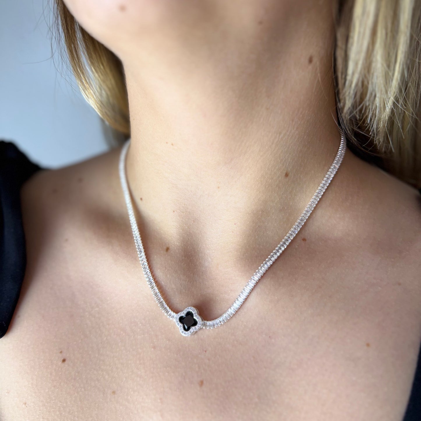 Collar Van Cleef micro circón negro