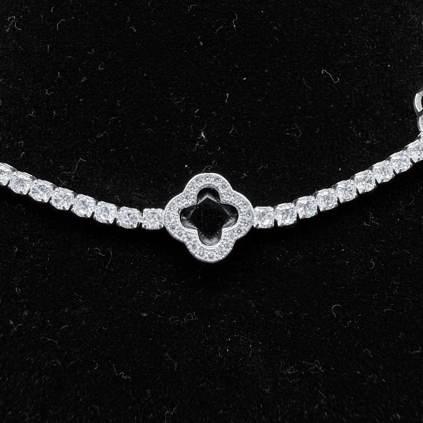 Collar Van Cleef micro circones negros