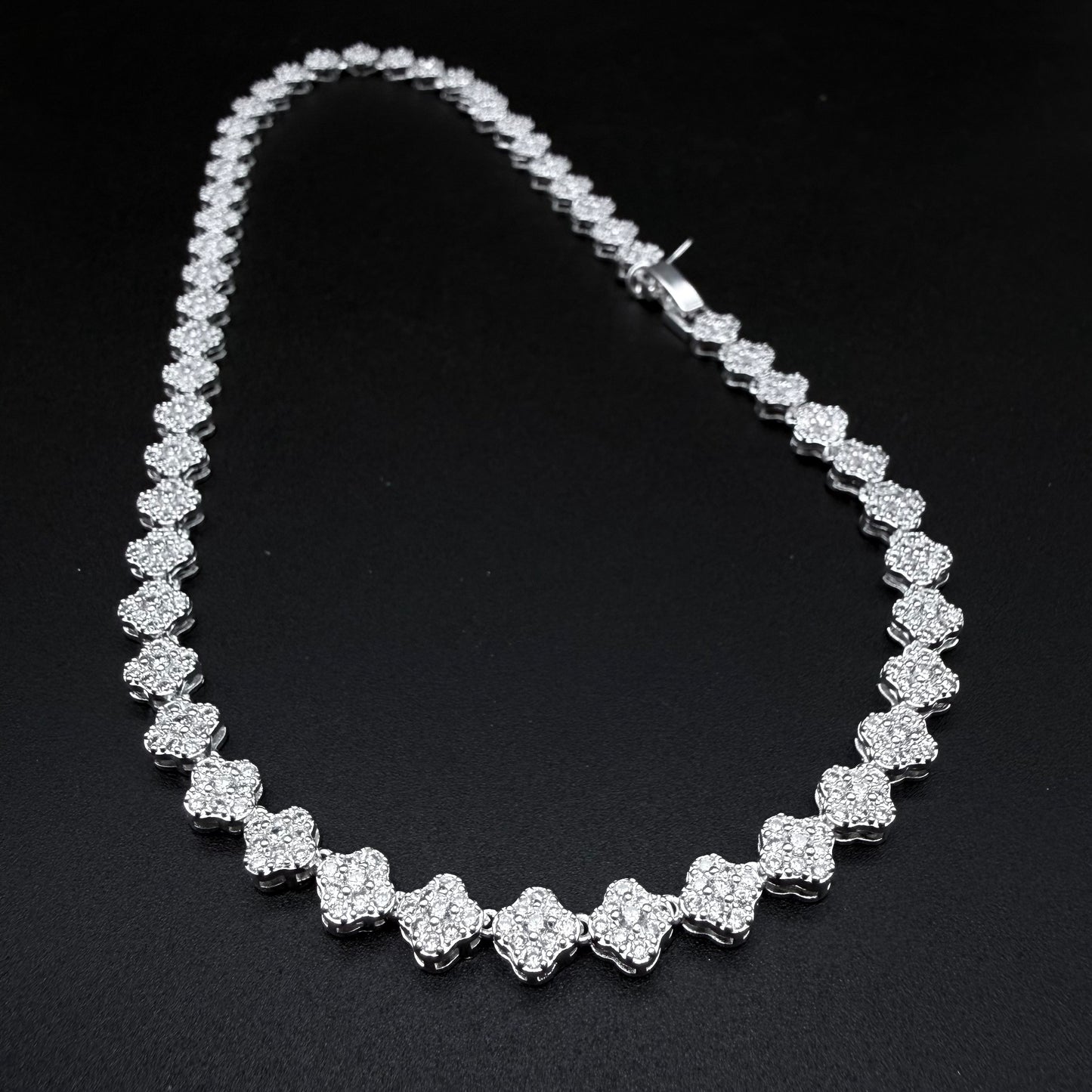 Collar Van Cleef micro circones