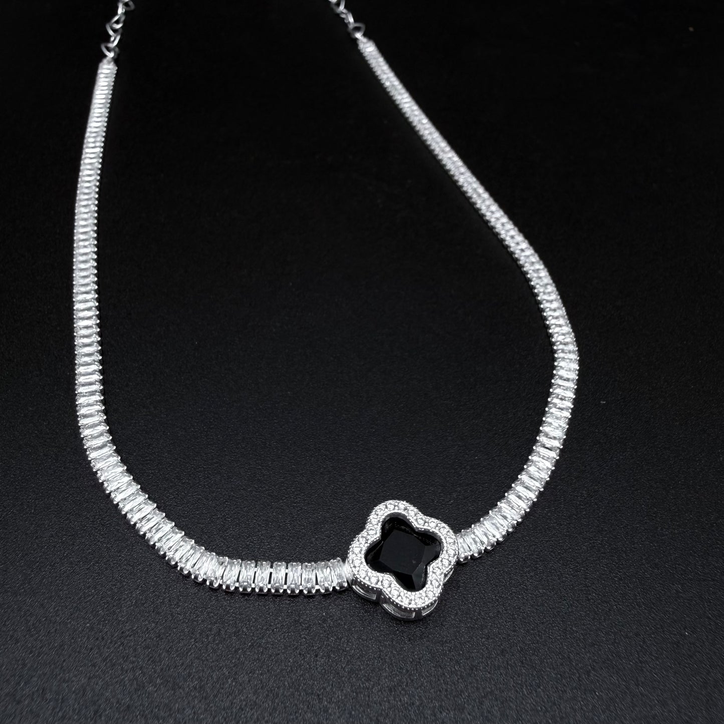 Collar Van Cleef micro circón negro