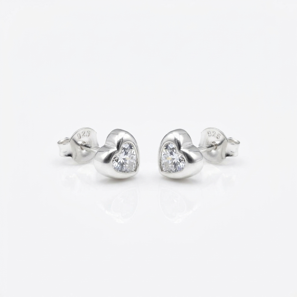Aros Corazón Solitario - Plata 925: aros de corazón con circón en corte corazón, otro ángulo