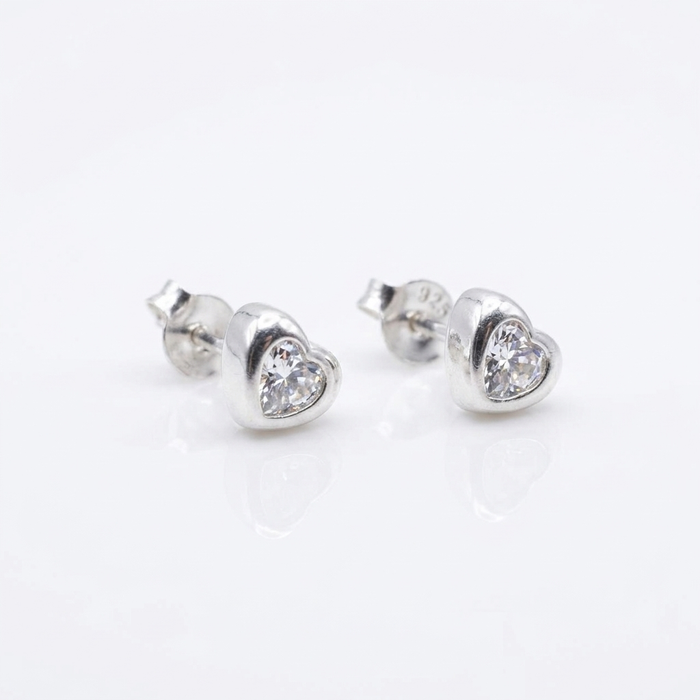 Aros Corazón Solitario - Plata 925: aros de corazón con circón en corte corazón