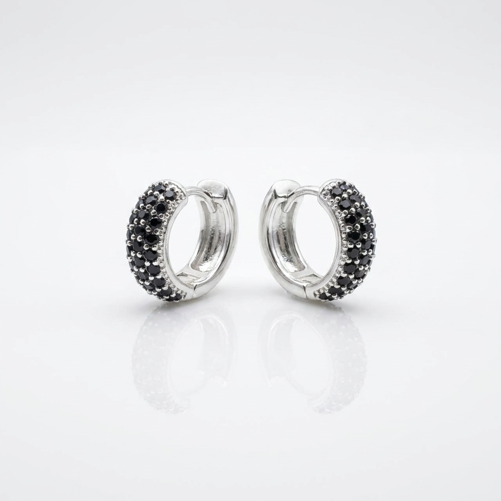 Aros Argolla Noir - Plata 925: argollas cubiertas de circones negros, otro ángulo