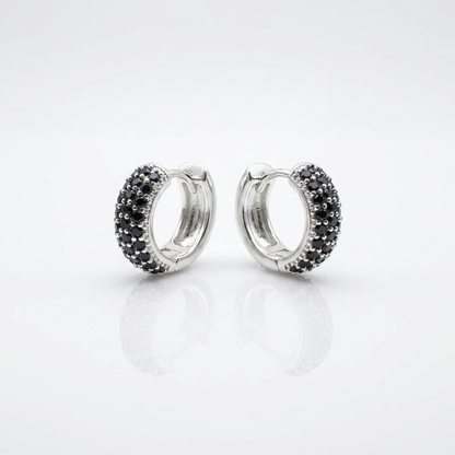 Aros Argolla Noir - Plata 925: argollas cubiertas de circones negros, otro ángulo