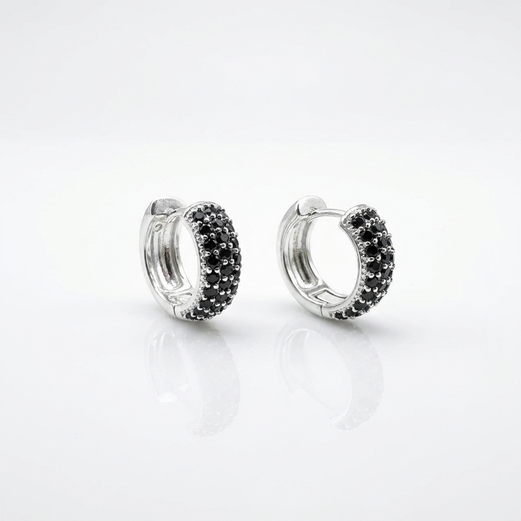 Aros Argolla Noir - Plata 925: argollas cubiertas de circones negros, otro ángulo