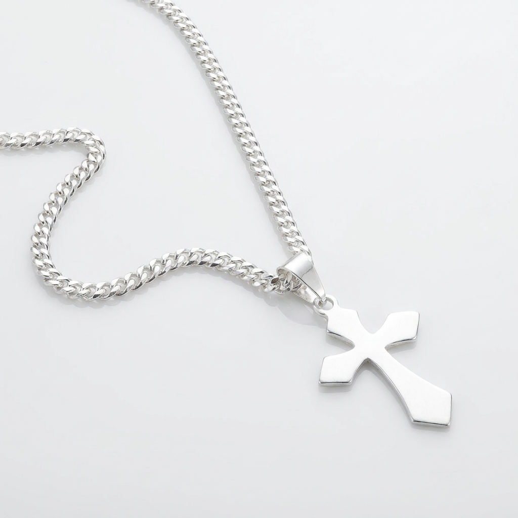 Collar Cruz Clásica Plata 925 - 4mm: cruz lisa pulida en cadena grumet, otro ángulo