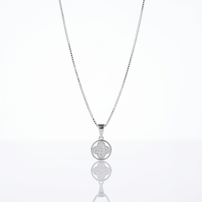 Collar Van Cleef Halo Plata 925: trébol de micro circones dentro de un círculo, otro ángulo