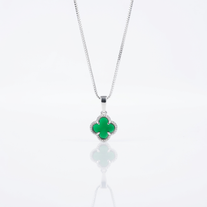 Collar Van Cleef Esmeralda Plata 925: trébol verde esmeralda con borde de circones, otro ángulo
