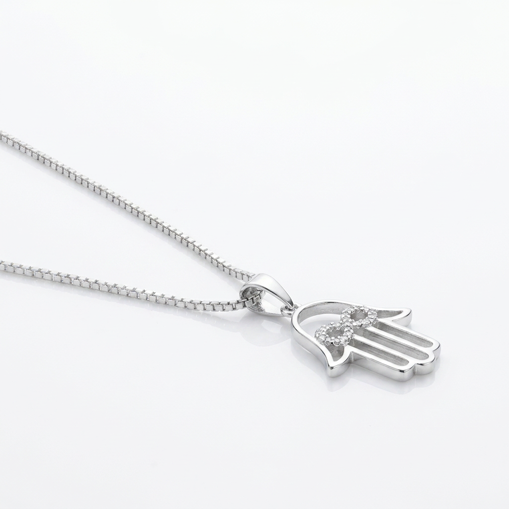 Collar Hamsa Infinito Plata 925: mano de Fátima calada con símbolo infinito, otro ángulo