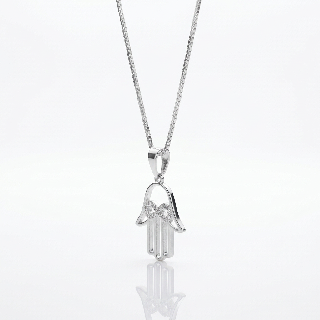 Collar Hamsa Infinito Plata 925: mano de Fátima calada con símbolo infinito, otro ángulo